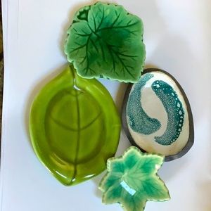 Decorative leaf pattern dishes